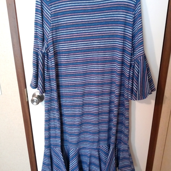 LuLaRoe Maurine 2X - Picture 3 of 3